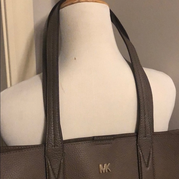 New Authentic Michael Kors Junie pebbled Leather tote - Picture 5 of 10